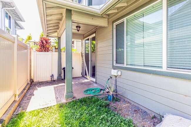 Building Photo - 3 bedroom, 2.5 bath, Garage Parkside by Gentry