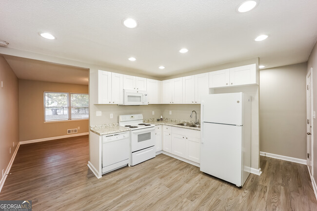 Building Photo - 8125 Attleboro Dr