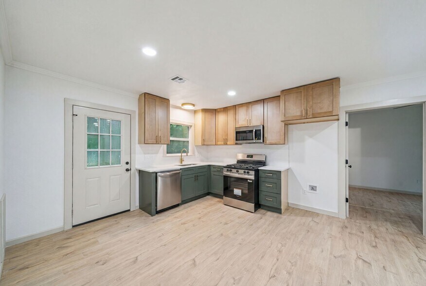 Building Photo - 848 N Gary Pl