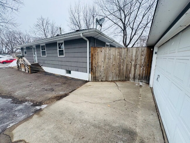 Building Photo - Spacious 5-Bed Home with Finished Basement & Gleaming Hardwood Floors in St. Louis Park!