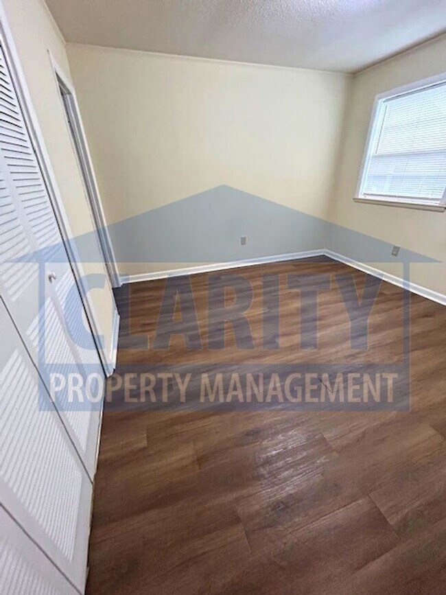 Building Photo - 405 Emmett Ave NW