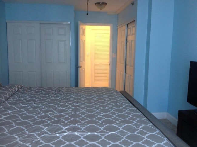 Building Photo - 3221 S Ocean Blvd