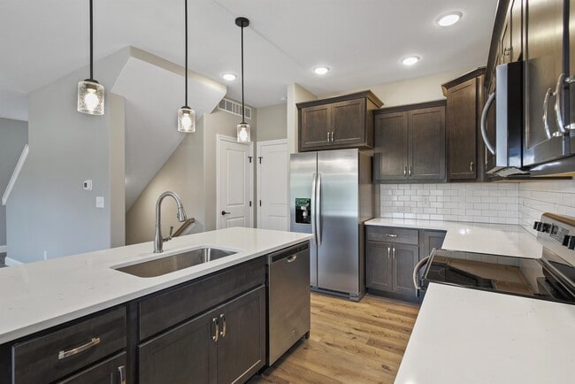 Building Photo - 626 Rapp Dr