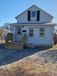 Building Photo - Cozy Home