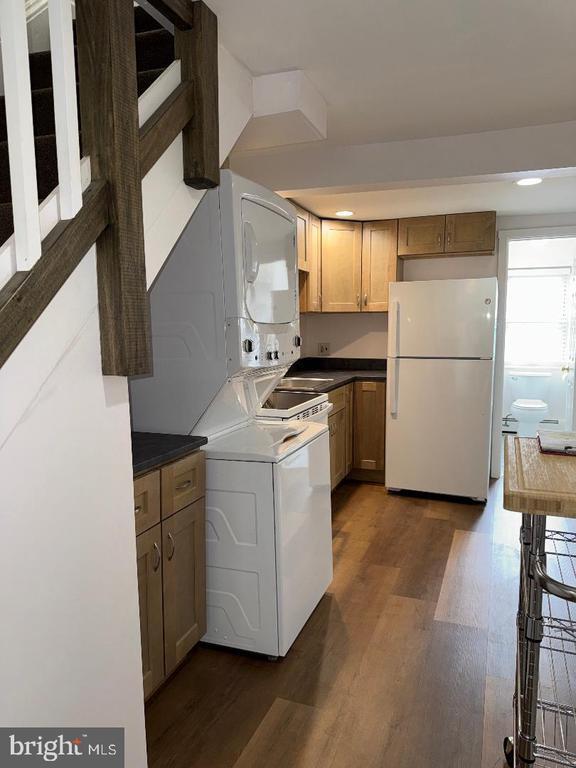 Building Photo - 6 N Main St