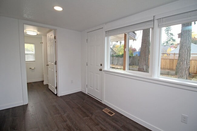 Building Photo - 7225 SE 65th Ave