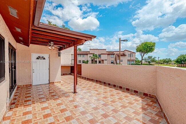 Building Photo - 740 NW 105th Pl