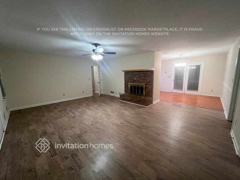 Building Photo - 2440 Sherrie Ln SW