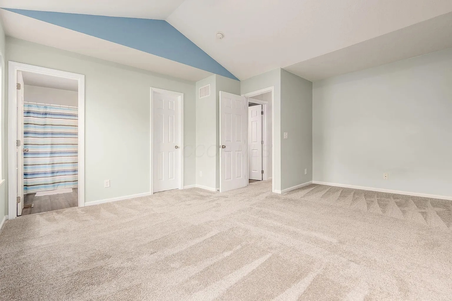 Building Photo - 1215 Park Dr