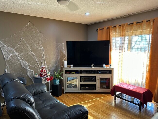 Building Photo - 114 Nahant St