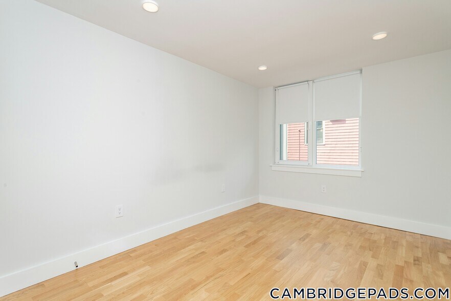 Building Photo - 334 Harvard St