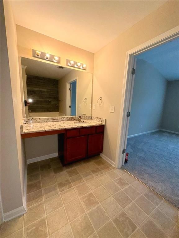Building Photo - 2089 Lakeshore Overlook Dr