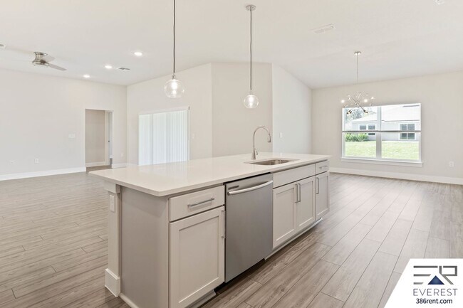 Building Photo - 59 Breeze Hill Ln