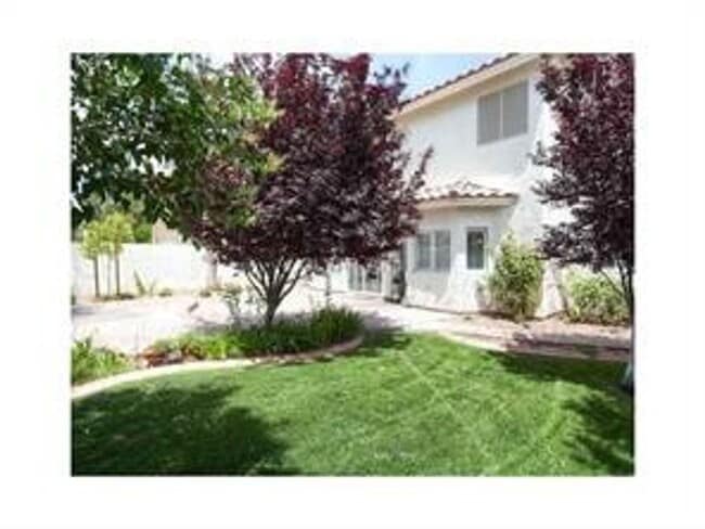 Building Photo - Beautiful Home in a Gated Community