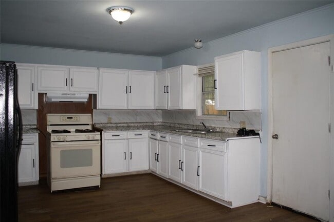 Building Photo - 1203 Walger Ave