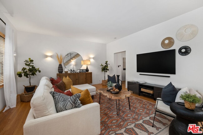 Building Photo - 466 N Harper Ave