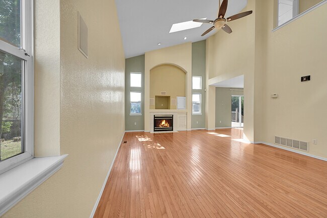 Building Photo - 3413 Larkspur Dr