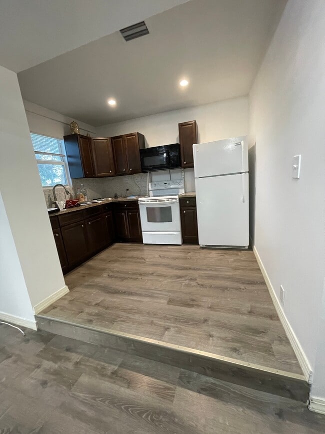 Building Photo - 5003 Regina Dr