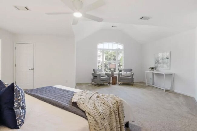 Building Photo - Executive 5BR / 4.5BA Rental In Bellevue