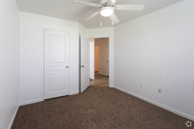 4BR, 2BA - 1,380 SF - Plainview Vistas Apartments