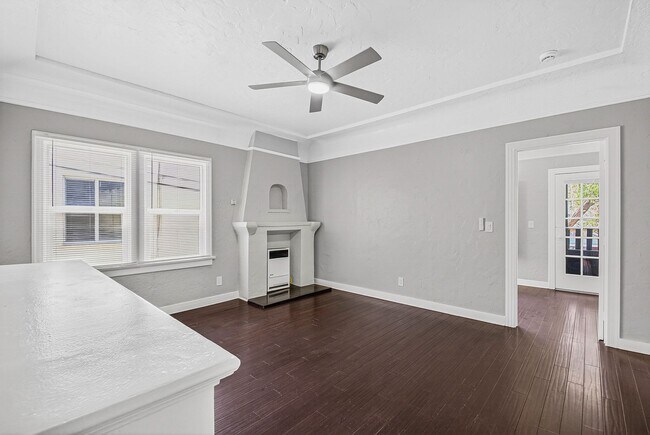 Interior Photo - 432-446 Walnut Avenue