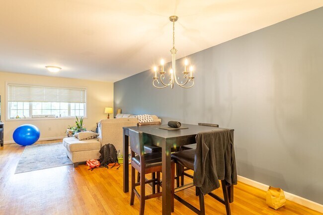 Building Photo - Spacious Luxury Multi Level, 2 Bedroom Condo