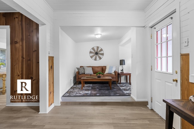 Building Photo - 454 Rogue River Hwy