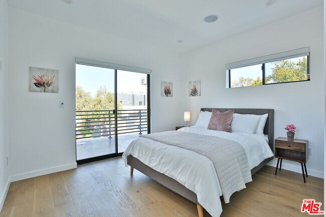 Building Photo - 1622 S Mansfield Ave