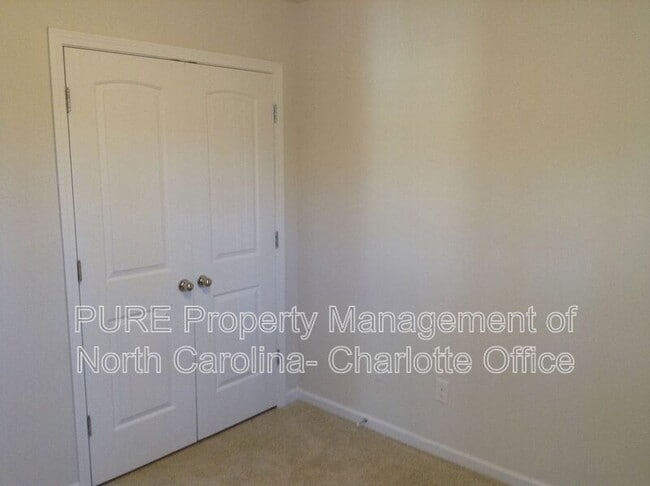 Building Photo - 613 Oak Forest Lane