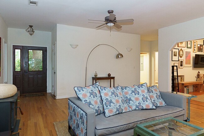 Building Photo - Amazing sunsets at this waterfront home