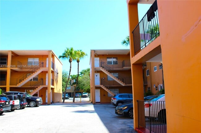 Building Photo - 1280 W 54th St