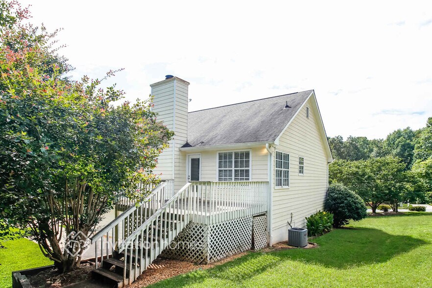 Building Photo - 2485 Misty Hollow Ln