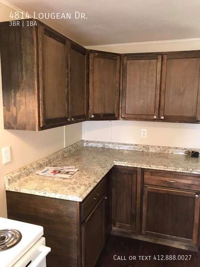 Building Photo - Lincoln Place- 3 BEDROOM / 1 BATHROOM HOUSE