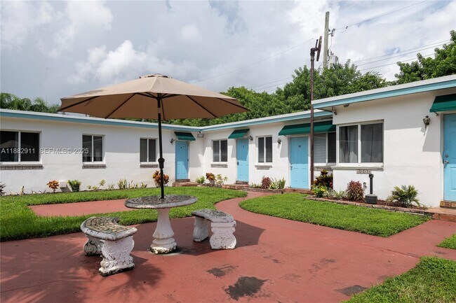 Building Photo - 709 NE 2nd Ct