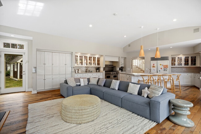 Building Photo - 556 Riversville Rd