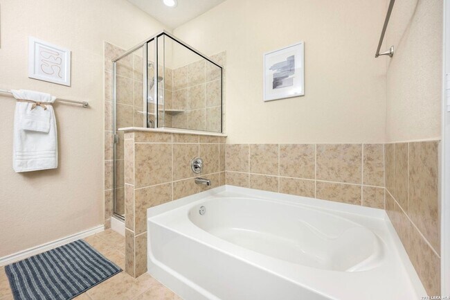 Building Photo - 8722 Buggy Ln