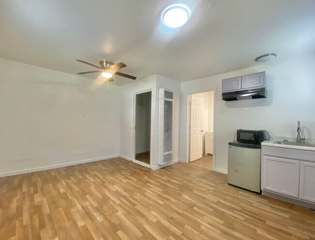 Building Photo - 720 S 11th St