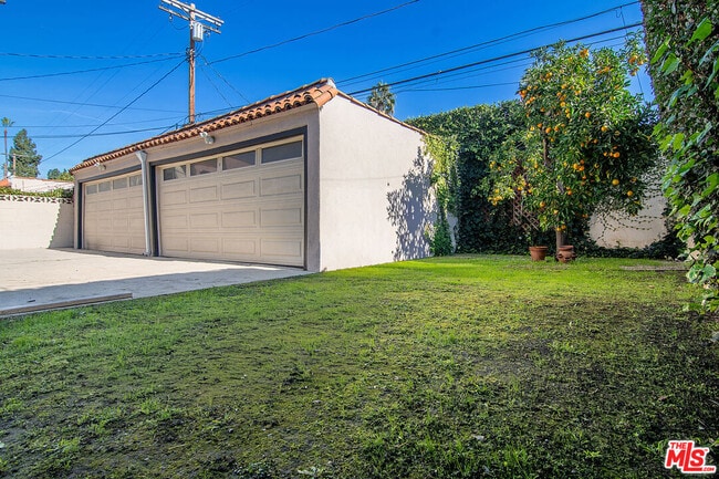 Building Photo - 1040 S Alfred St