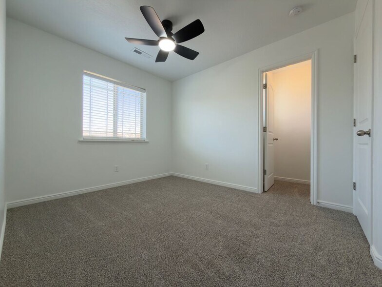 Building Photo - 664 E 110 S