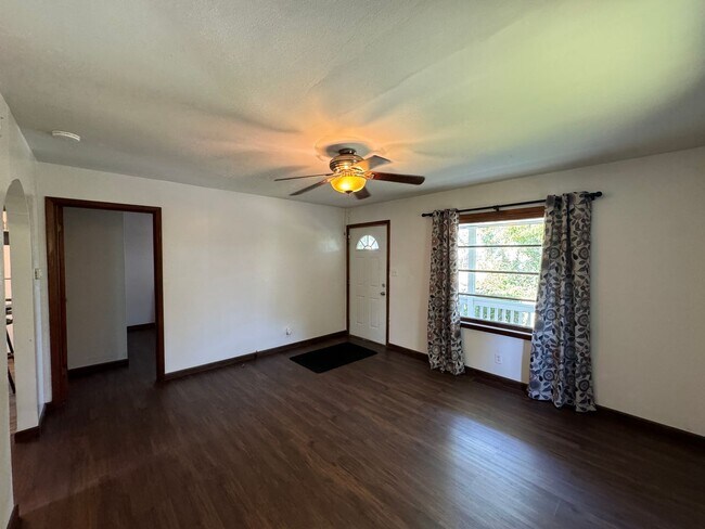 Building Photo - Single-Family Rental House 1BR-1BA - Warrenton MO 63383