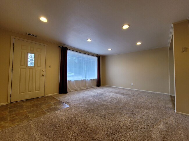 Building Photo - Bright Four-Bedroom Home with Spacious Outdoor Area