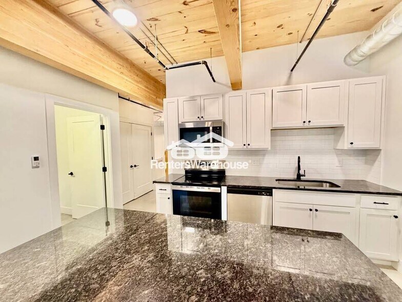 Building Photo - 2701 Ingersoll Ave