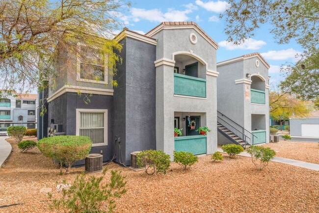 Building Photo - Bright & Cozy Condo in Gated Community!