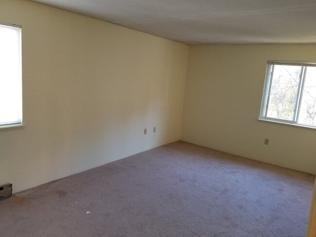 Building Photo - 46 Silver Hill Ln