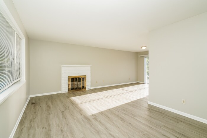 Building Photo - 472 Tailholt Ln