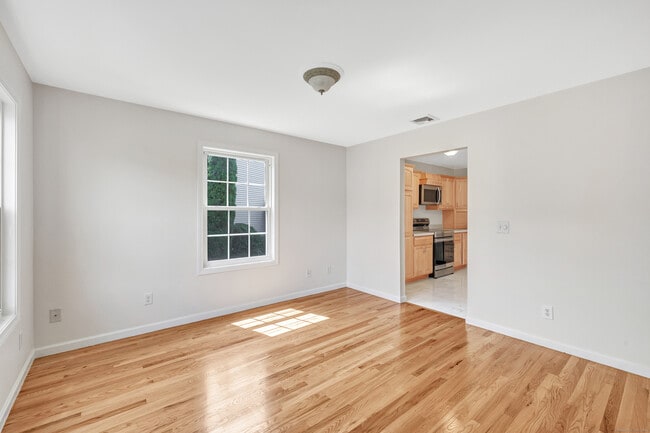 Building Photo - 18 Kathryn Dr