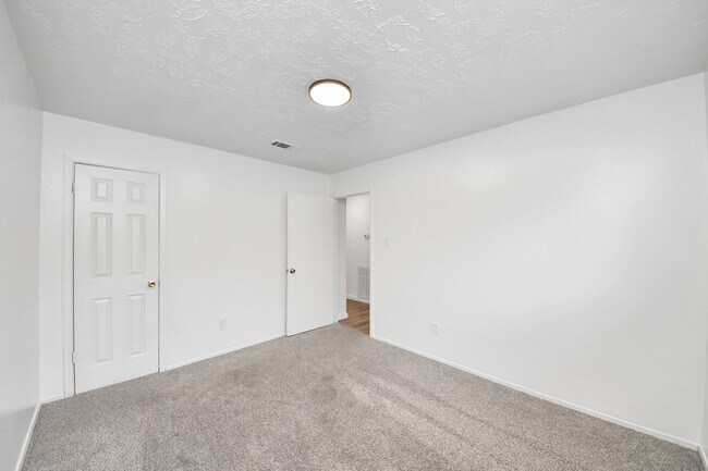 Building Photo - 4519 Reynaldo Dr