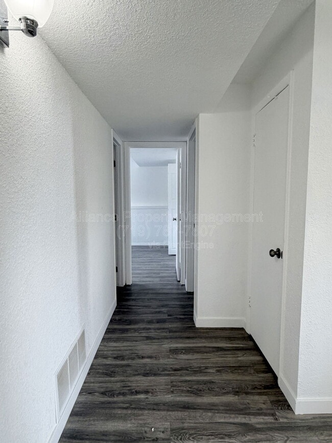 Building Photo - 3280 El Canto Dr