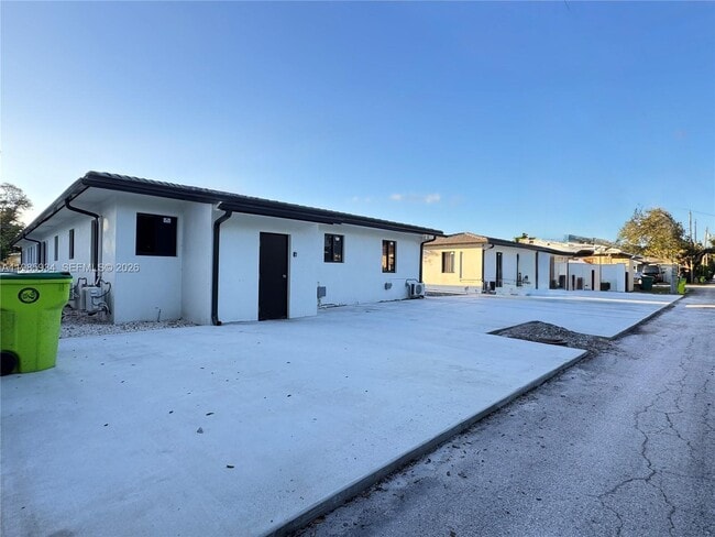 Building Photo - 8931 NE 2nd Ave