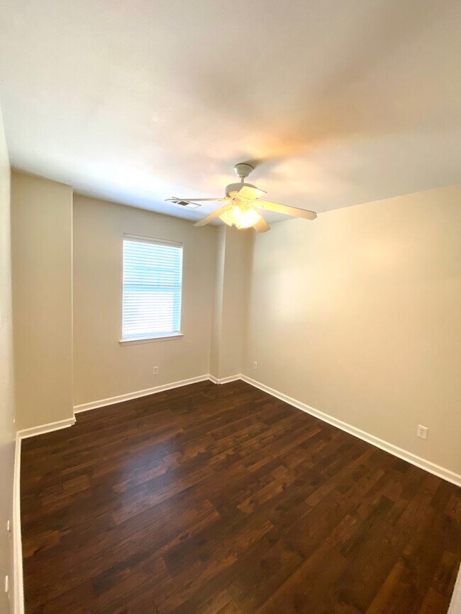 Building Photo - Available Soon! Beautiful house in the Ave's